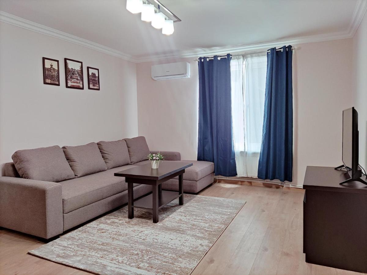 Renovated 1 Bedroom With King Size Bed In Kentron Ereván Exterior foto
