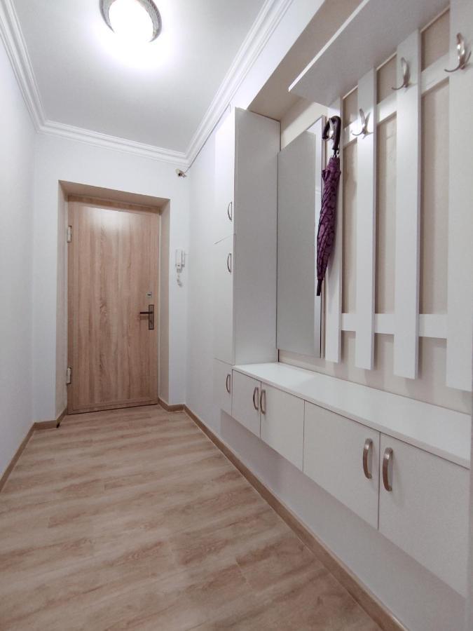 Renovated 1 Bedroom With King Size Bed In Kentron Ereván Exterior foto