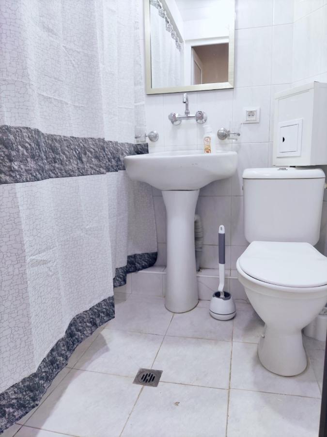 Renovated 1 Bedroom With King Size Bed In Kentron Ereván Exterior foto