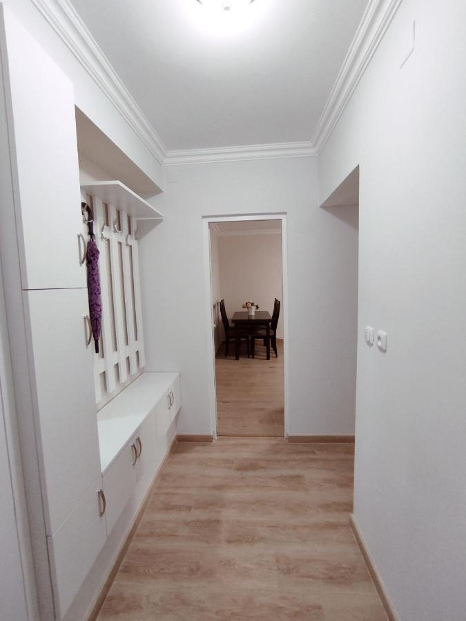 Renovated 1 Bedroom With King Size Bed In Kentron Ereván Exterior foto