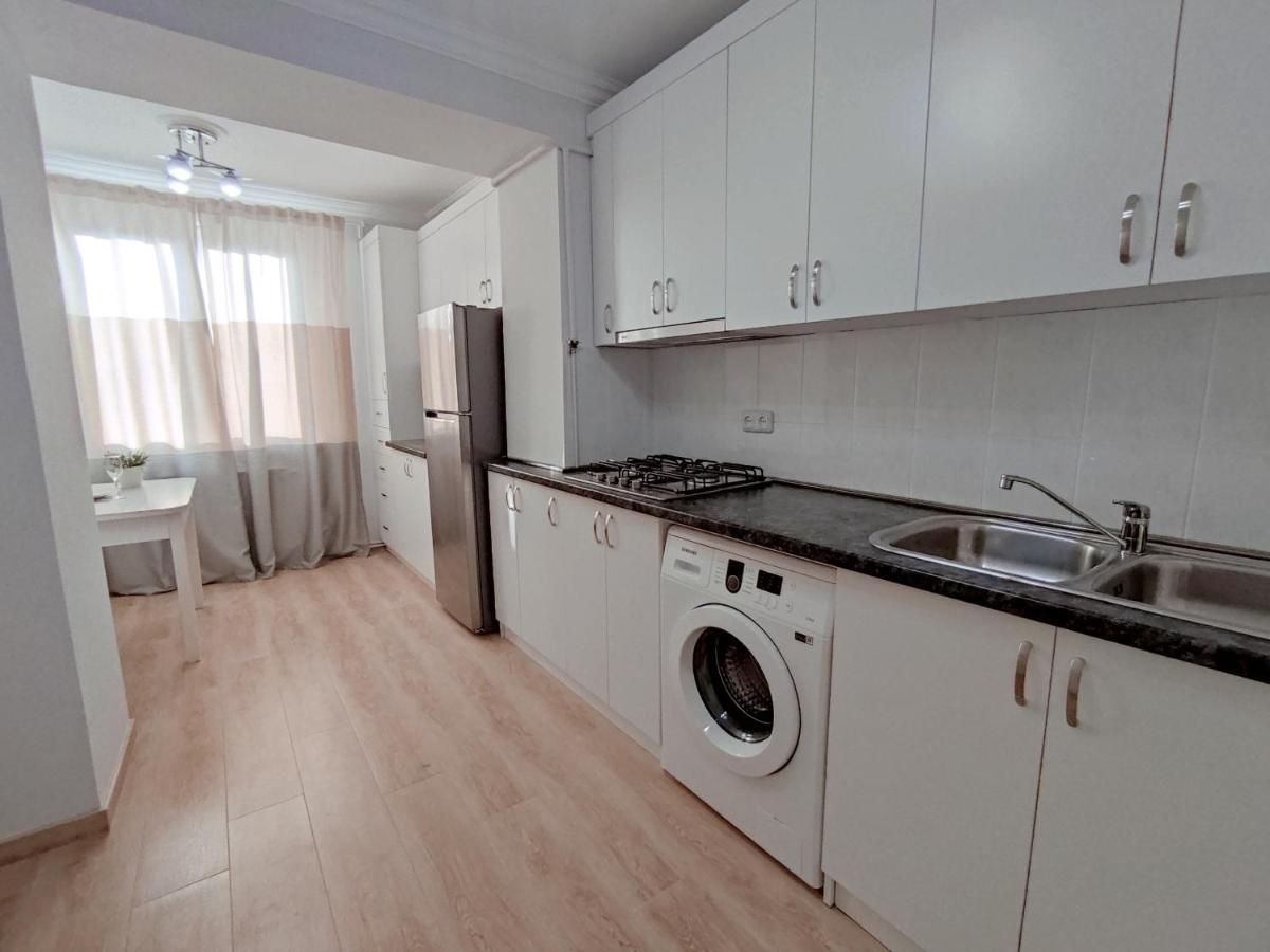 Renovated 1 Bedroom With King Size Bed In Kentron Ereván Exterior foto